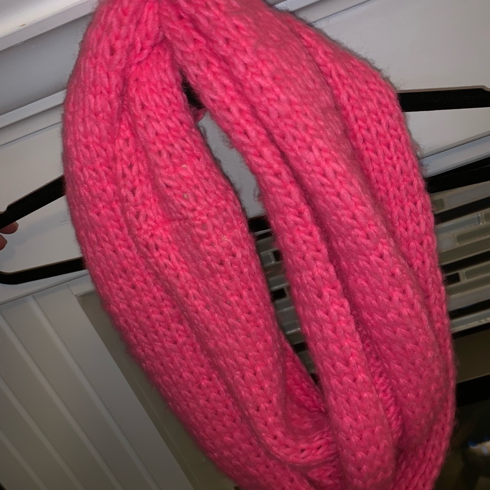 Pink infinity scarf - Picture 2 of 3